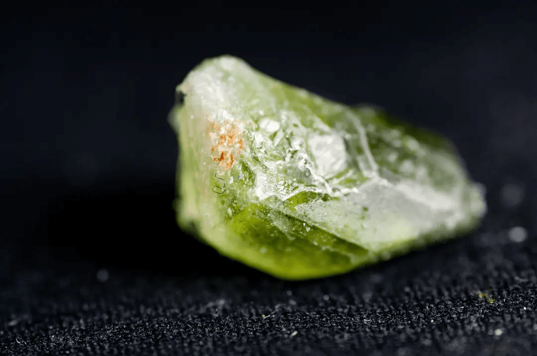Briolite vs Moissanite: Choosing the Right Diamond Alternative for You