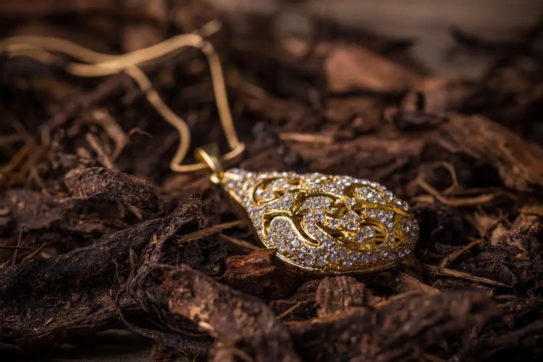 Can You Put a Pendant on a Cuban Chain? Everything You Need to Know