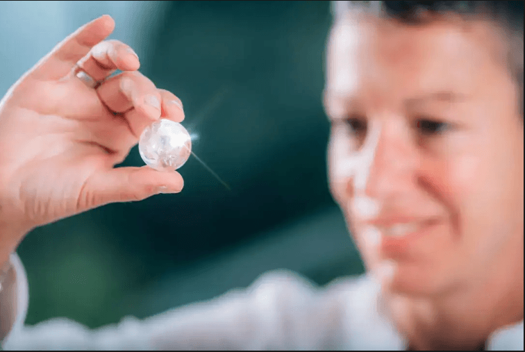 Diamond Simulant vs Moissanite: Key Differences You Need to Know