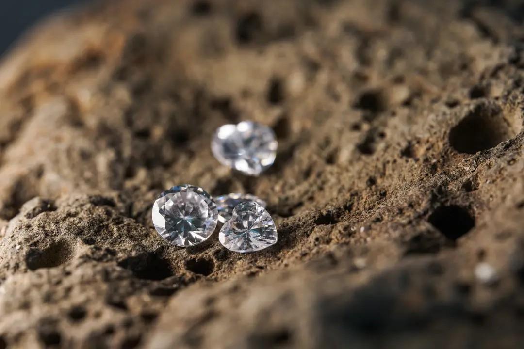 Does Moissanite Look Fake? Insights from Gem Experts