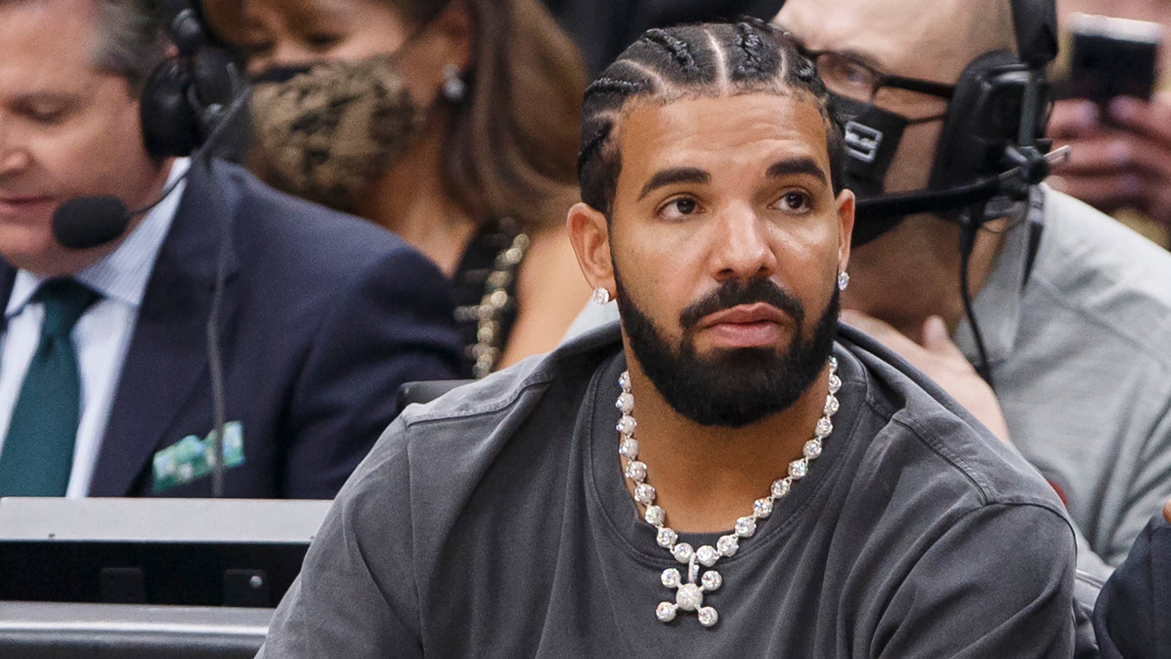 Exploring the Dazzling World of Drake Jewelry: A Glimpse into the Rapper's Jewelry Collection
