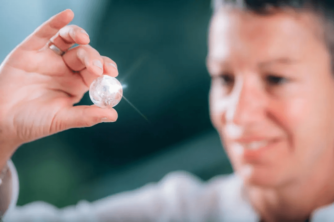 Enhanced Moissanite vs Diamond: Which Is Better for Your Ring?