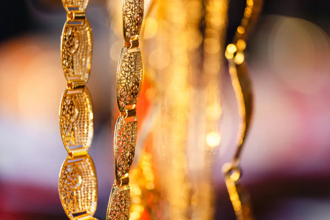 Silver Chain vs Gold Chain: How to Choose the Best Style for You