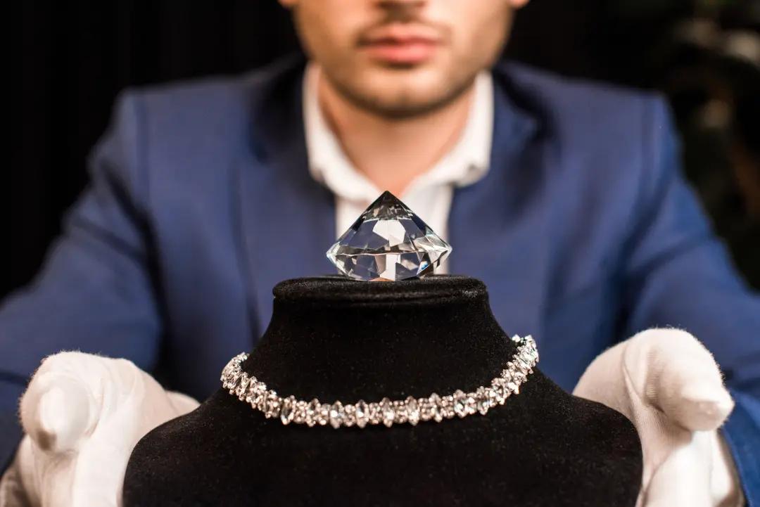 How to Clean Moissanite Chain: Top Tips for a Sparkling Shine