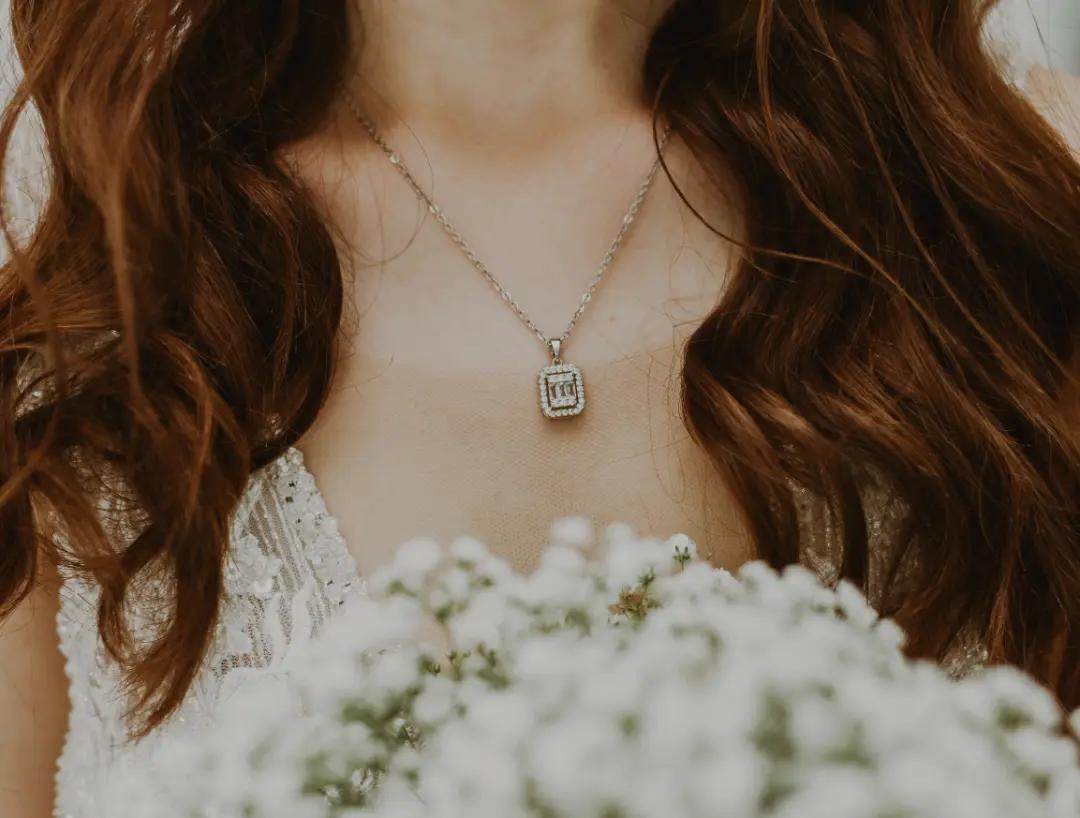 Moissanite Chain vs Diamond Chain: Which Sparkles Best for You?