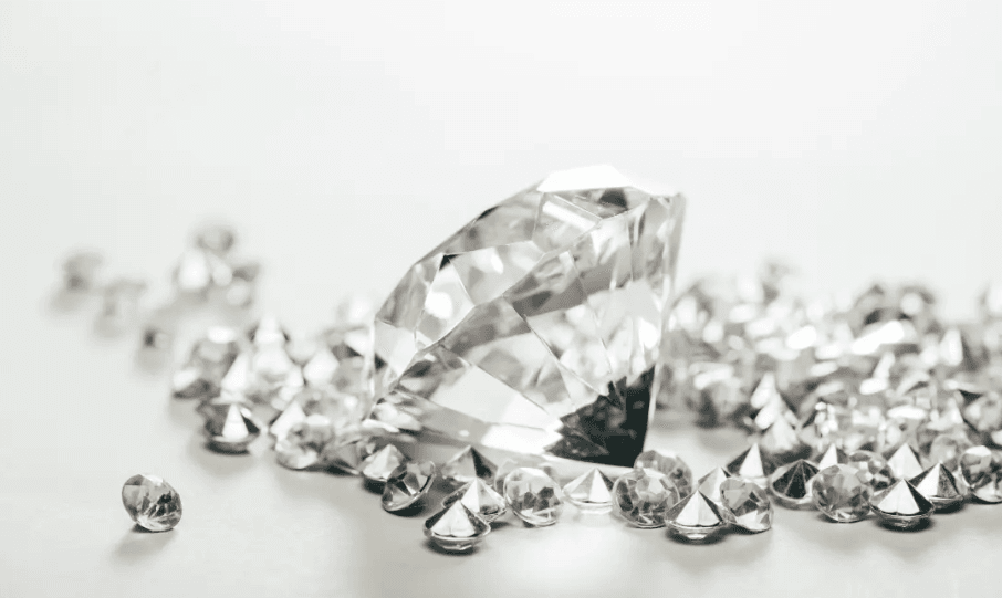 Moissanite vs Asha: Which Sparkles More?