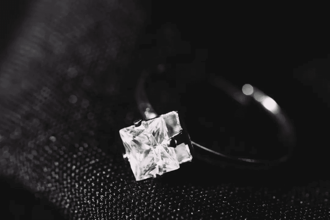 Square Brilliant vs Princess Cut Moissanite: Which is Best for Your Ring?
