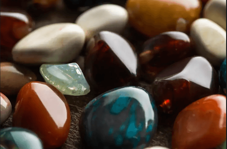 Simulated Stone vs Moissanite: Key Differences Explained