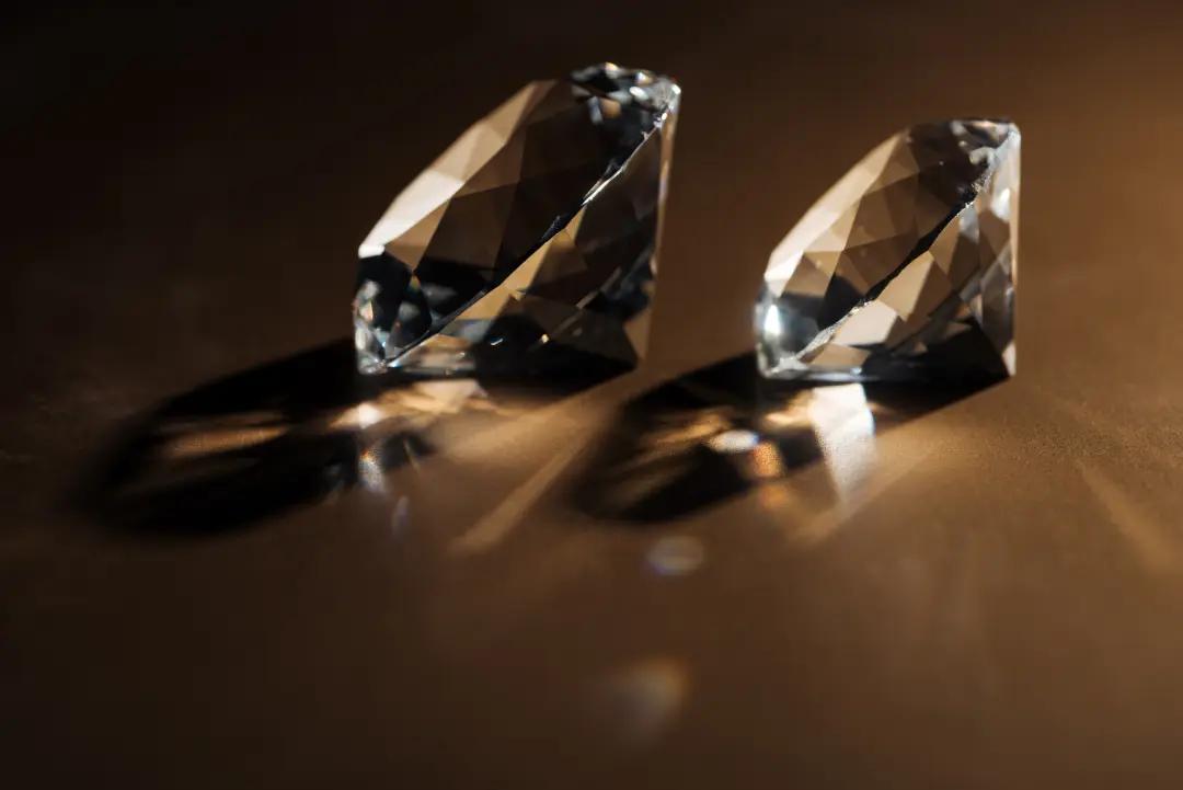 Asha vs. Moissanite: Which Gemstone is Right for You?