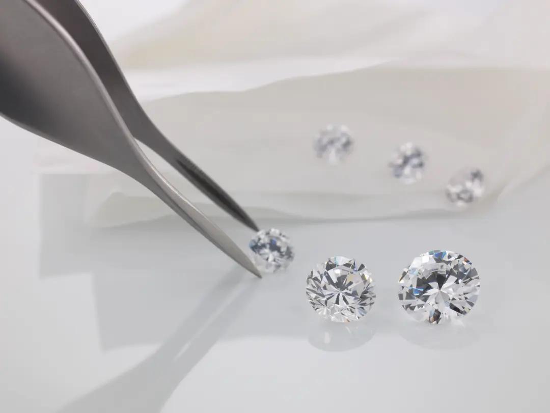 Comprehensive Moissanite Size Charts: Guide to Carat and Millimeter Conversions