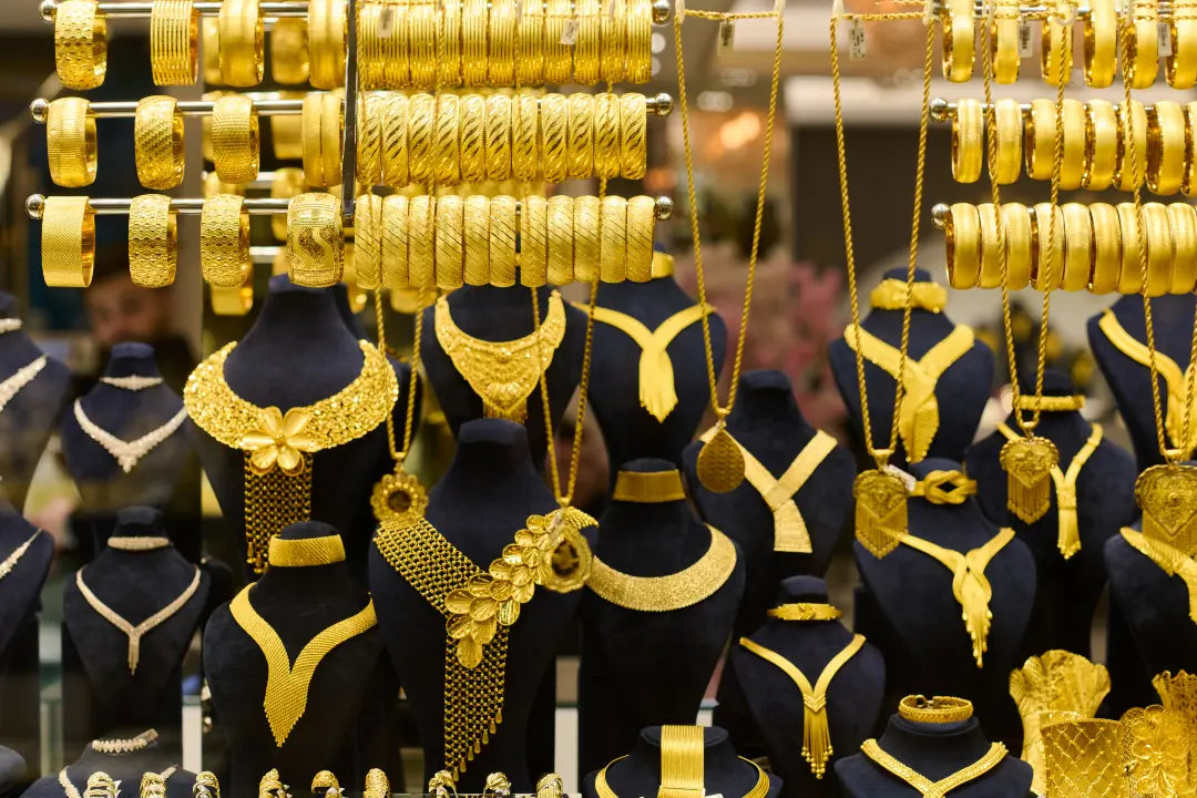 Why Does Gold Turn Black and How to Fix It? Your Ultimate Guide to Gold Jewelry Tarnishing Causes and Cleaning