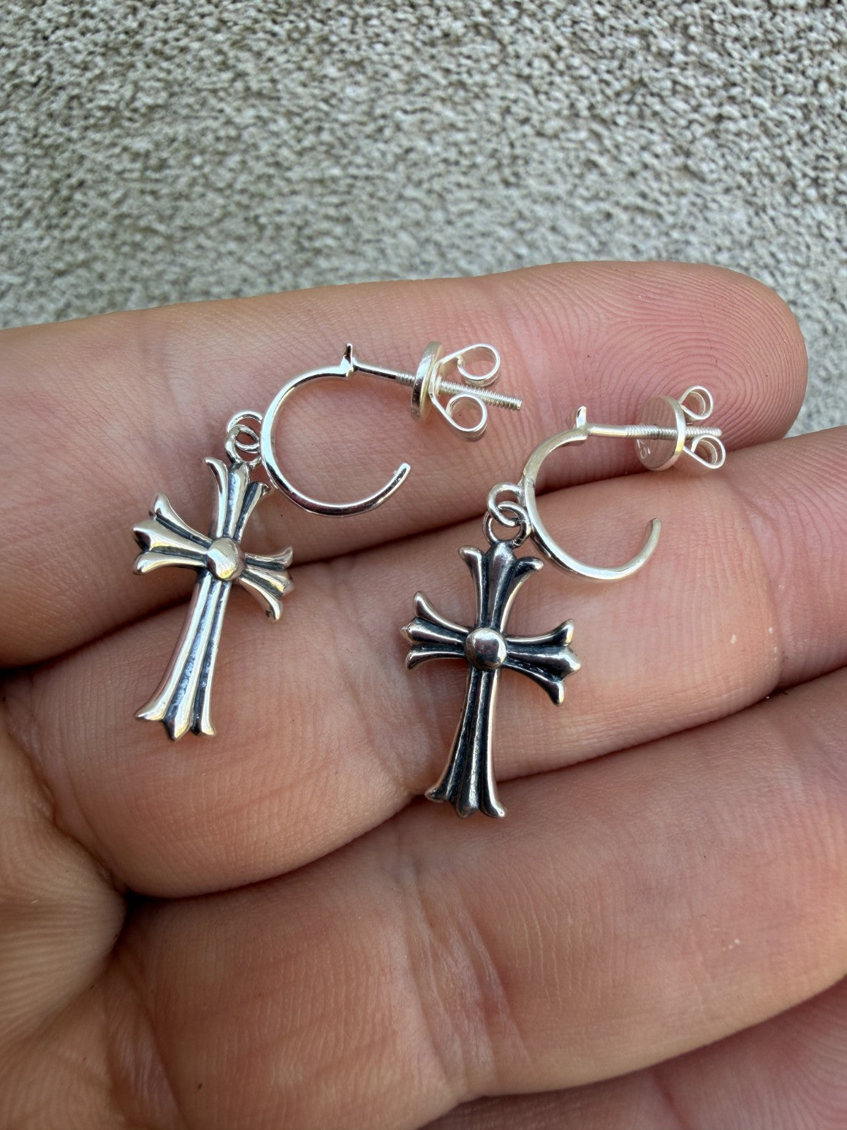 Hearts Of Chrome Huggie Hoops W. Dangle Cross Earrings - 925 Silver Oxidized