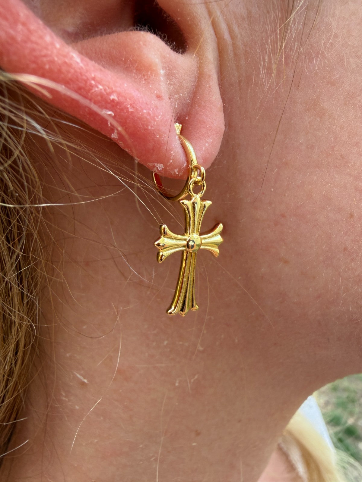 Hearts Of Chrome Huggie Hoops W. Dangle Cross Earrings - 14k Gold