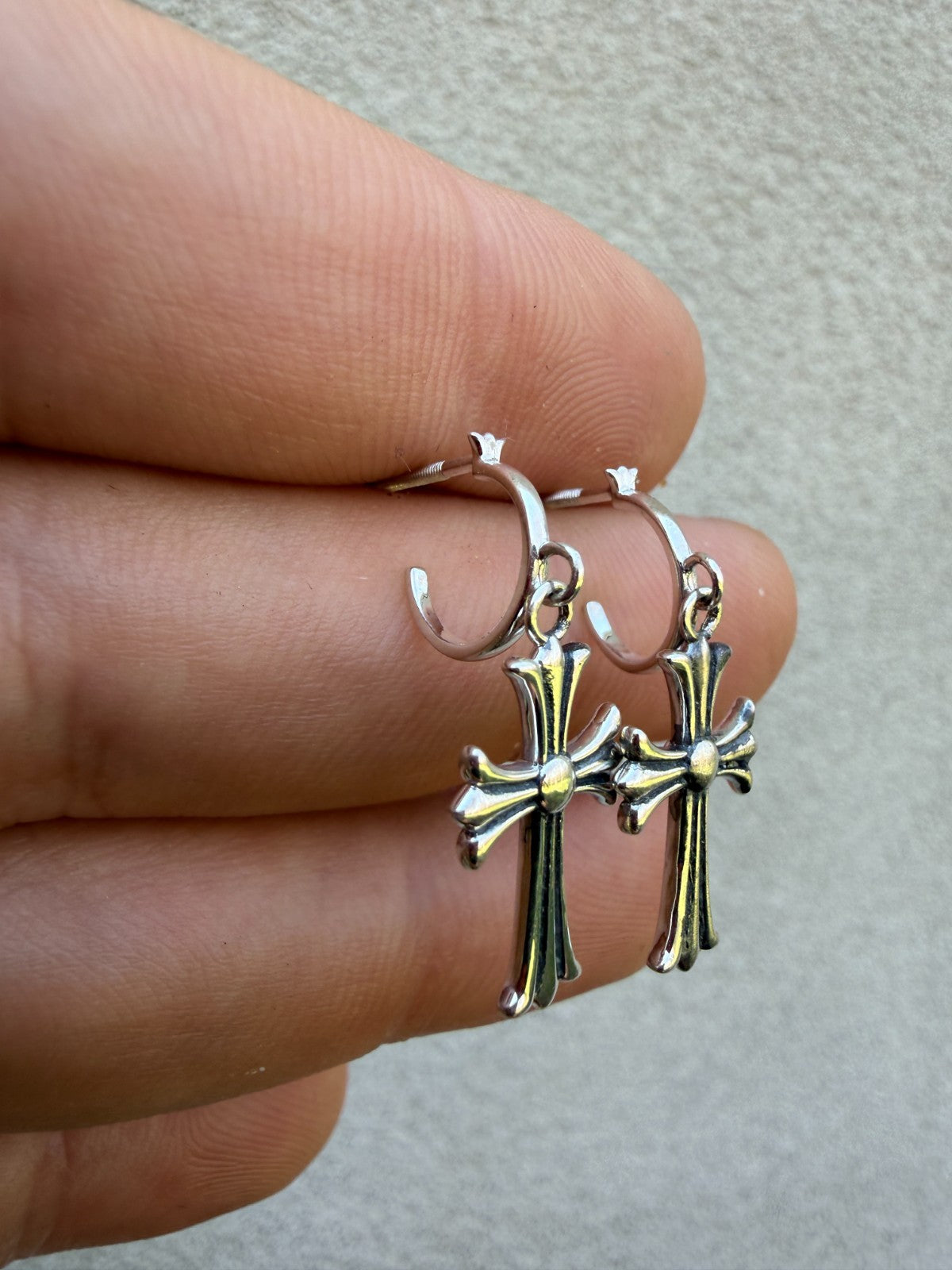 Hearts Of Chrome Huggie Hoops W. Dangle Cross Earrings - 925 Silver Oxidized