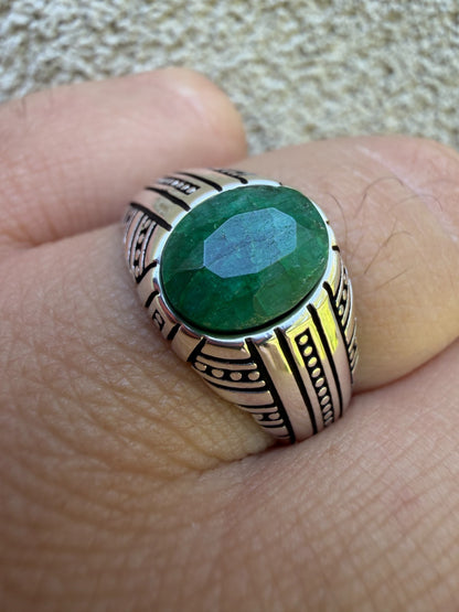 Royal Dynasty Ring - 925 Silver Oxidized - Genuine Green Emerald Stone