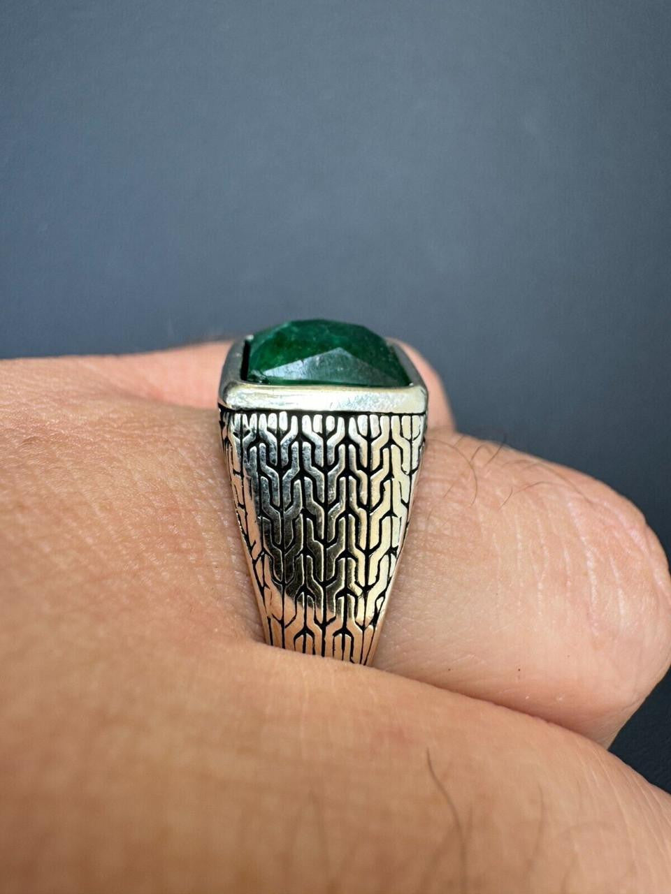 HarlemBling NYC Natural Green Eye Ring - 925 Silver Oxidized - Genuine Green Emerald Stone